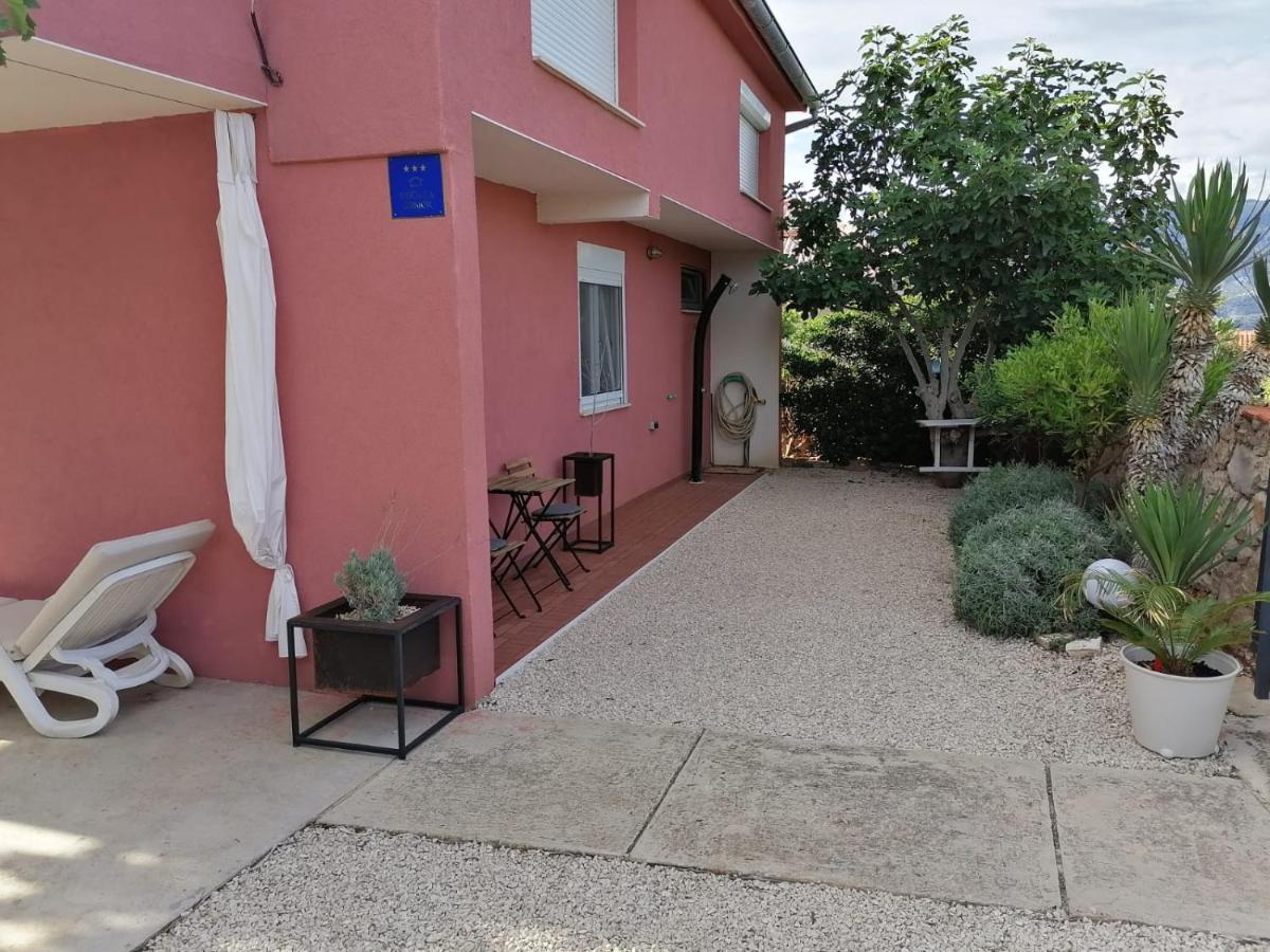 House For Rent Paola Villa Ražanac Exteriör bild
