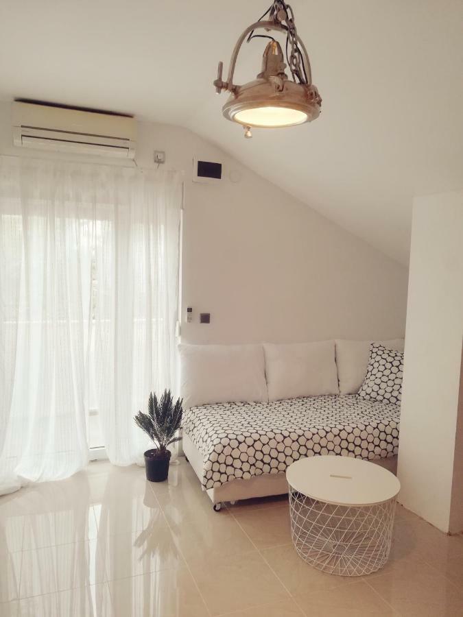 House For Rent Paola Villa Ražanac Exteriör bild